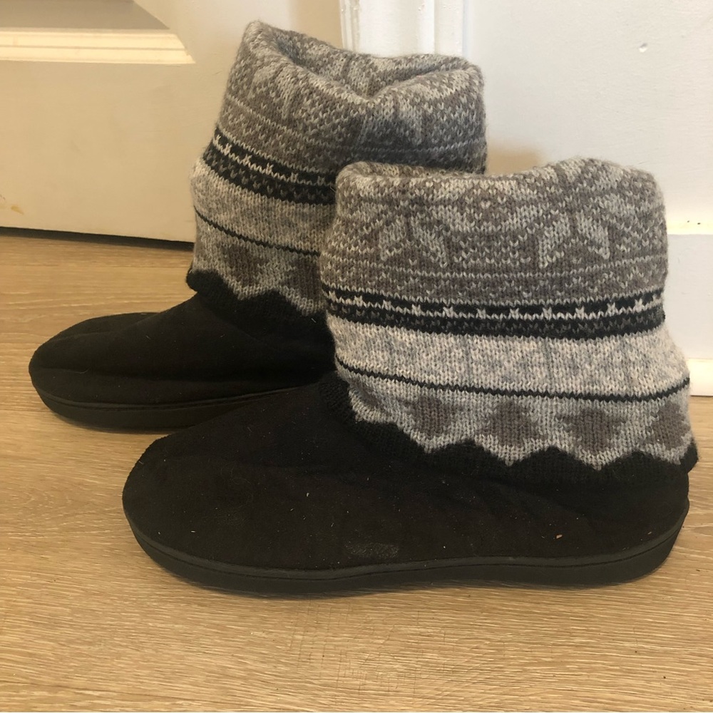 Muk Luks ladies slippers size large 9-10